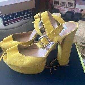 Yellow platform shoe